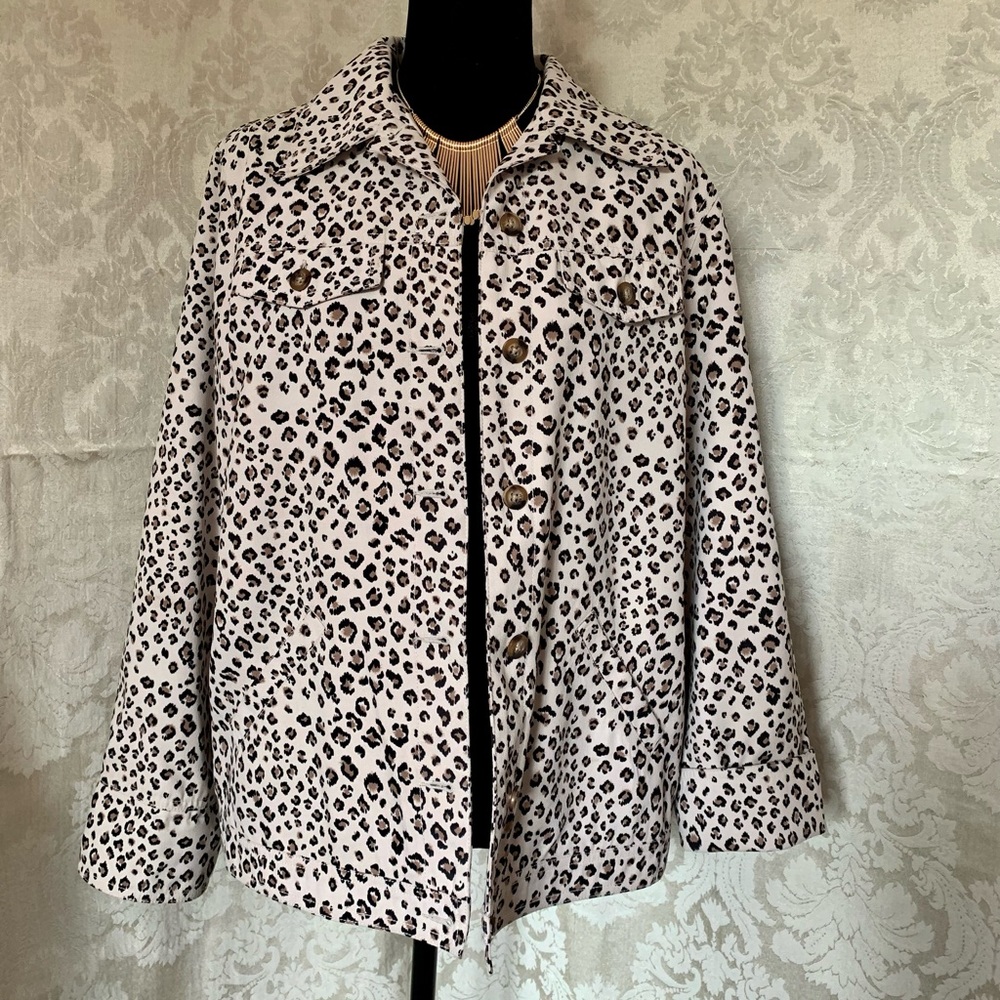 👏 3/$35 👏TanJay Ladies Leopard Print Jacket